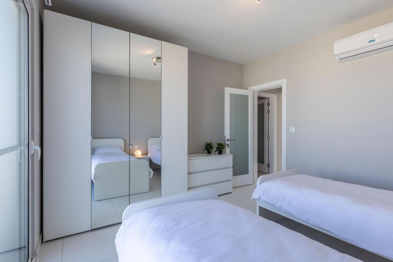 Unique Penthouse With Private Heated Jacuzzi, Close To Restaurants And Night Life Is-Swieqi エクステリア 写真