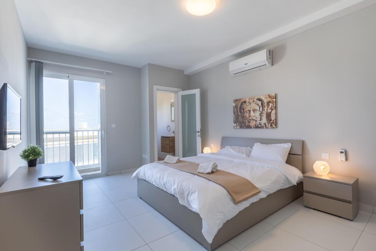 Unique Penthouse With Private Heated Jacuzzi, Close To Restaurants And Night Life Is-Swieqi エクステリア 写真