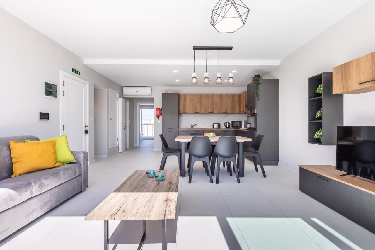 Unique Penthouse With Private Heated Jacuzzi, Close To Restaurants And Night Life Is-Swieqi エクステリア 写真