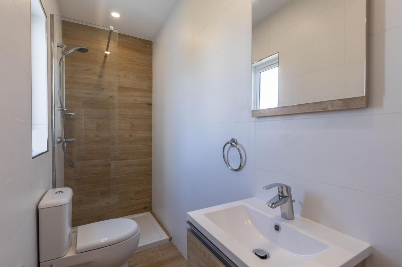 Unique Penthouse With Private Heated Jacuzzi, Close To Restaurants And Night Life Is-Swieqi エクステリア 写真
