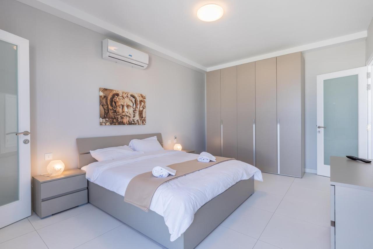 Unique Penthouse With Private Heated Jacuzzi, Close To Restaurants And Night Life Is-Swieqi エクステリア 写真